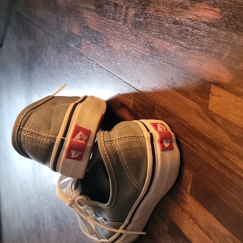 Vans - Picture 2 of 3